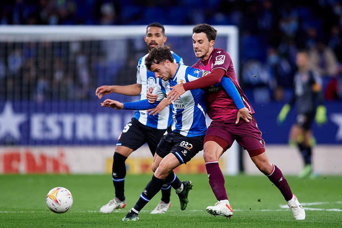 开云体育 -太狠了！费耶诺德强势反弹备战国王杯加时末段新疆广汇防线松动，NBA总决赛在即 